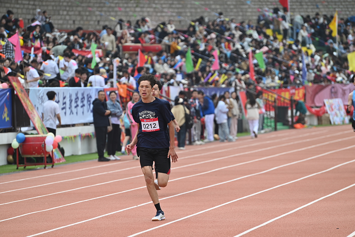 PG电子线上登入-运动员尽展拼搏精神：比赛斗志坚定不移