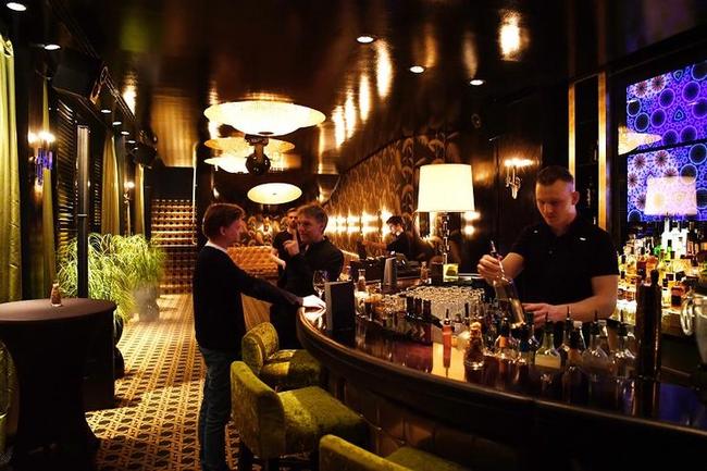 PG Soft Gaming-关于退役NBA巨星深夜现身酒吧,散发独特魅力的信息