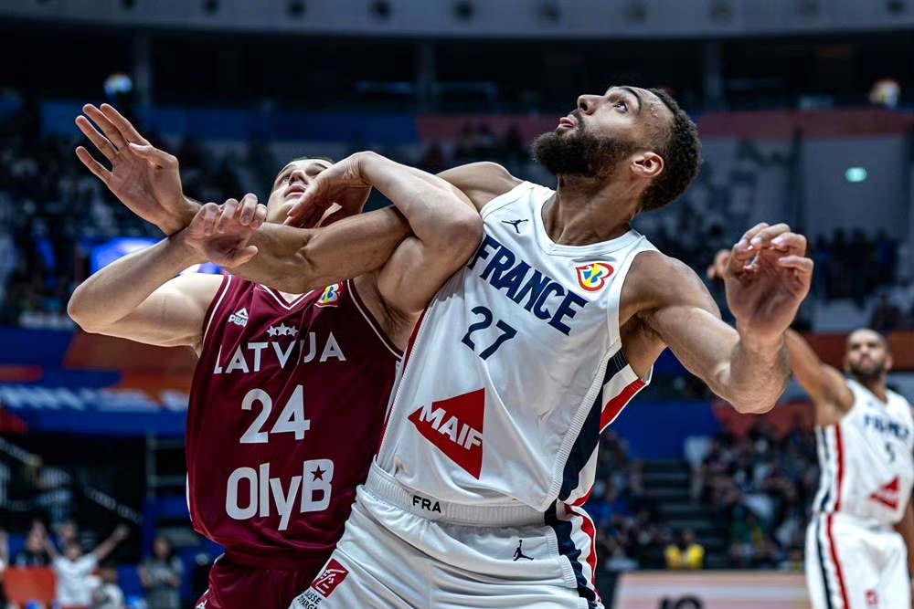 PG在线网站-中国羽毛球队逆转法国羽毛球队,陶菲克三分雨点燃全场